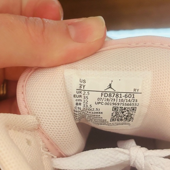 Nike Air Jordan Mid Sneakers in Peach and Lavender 3Y new - Picture 7 of 8